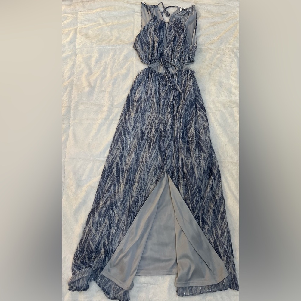 🦋 ASTR The Label Blue Print Maxi Dress – Cutout Sides - Halter Style - Picture 5 of 10